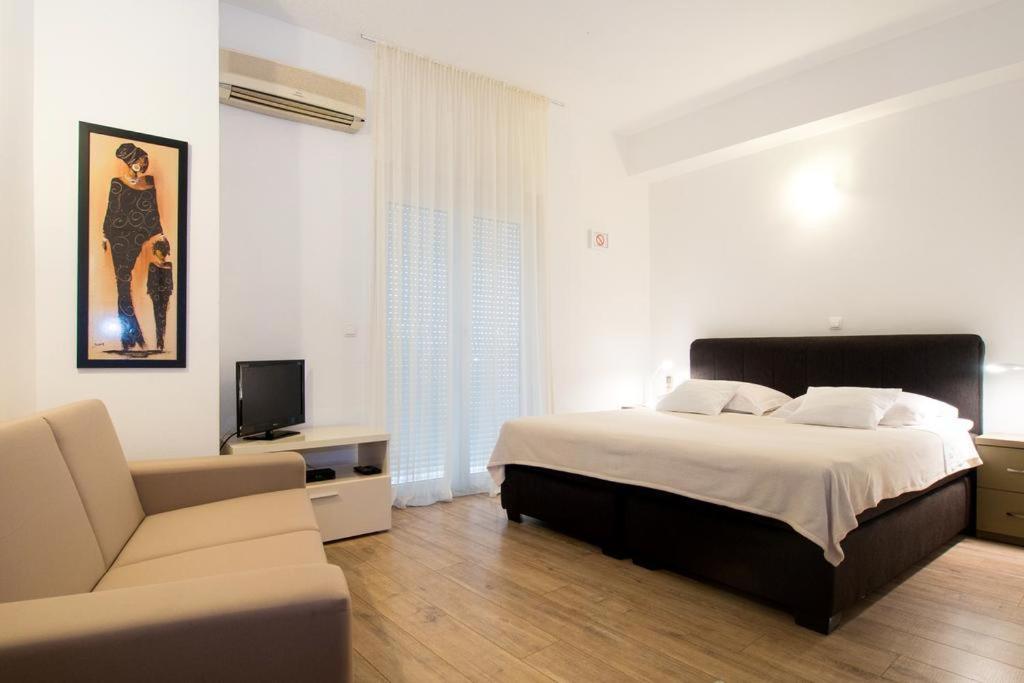 Bed & Breakfast Pino โปดสตรานา ภายนอก รูปภาพ