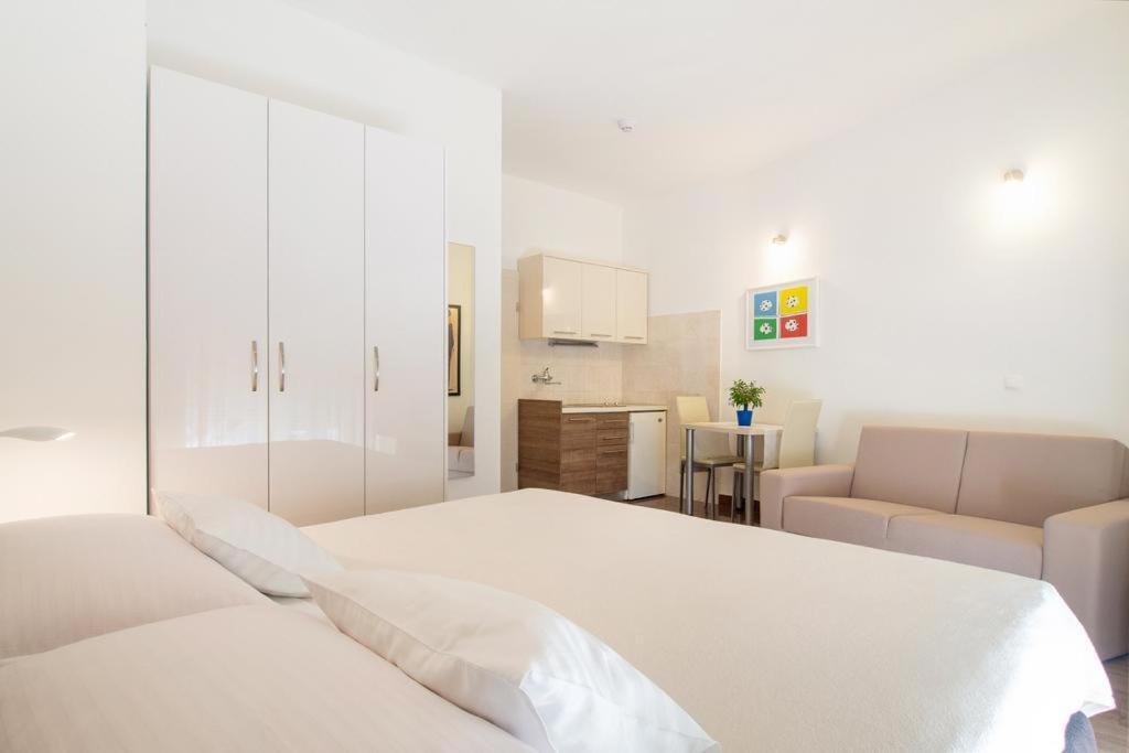 Bed & Breakfast Pino โปดสตรานา ภายนอก รูปภาพ